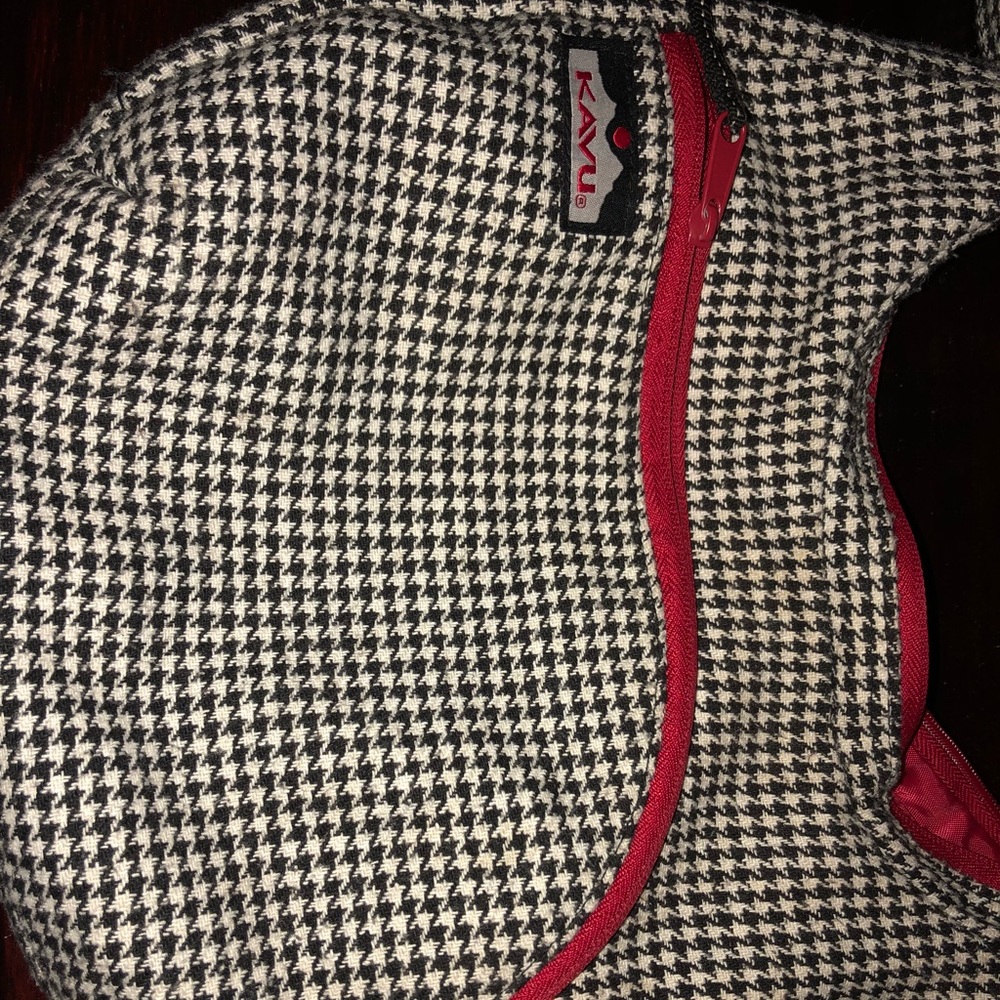 Kavu Houndstooth Crossbody Purse/Bag